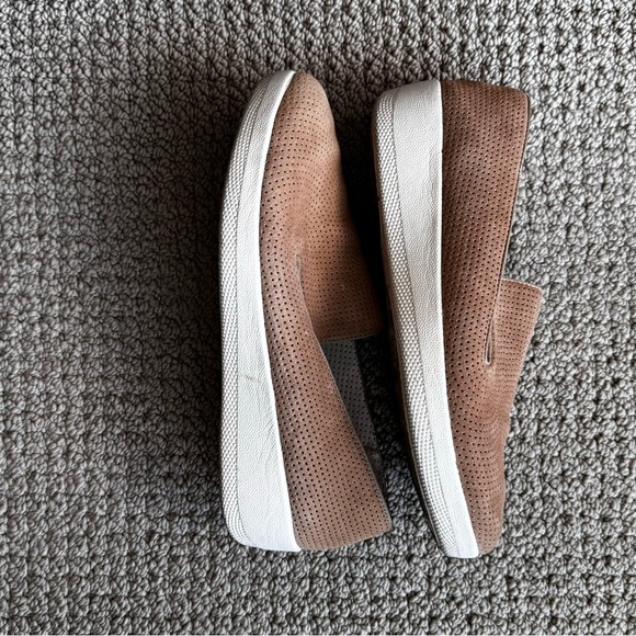 Fit Flops. Euro 38. Tan suede. Gently worn - Picture 3 of 4